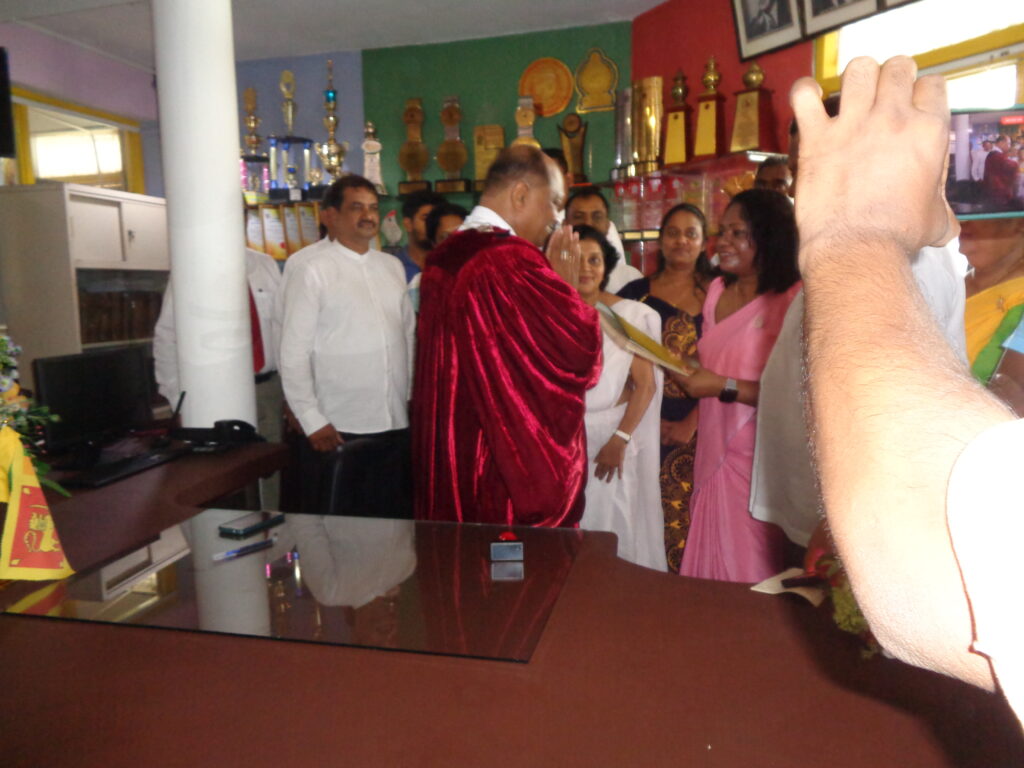 කුලියාපිටිය නගර සභාවේ අභිනව සභාපති ගරු ගාමිණි කරුණාරත්න මැතිතුමන් වැඩභාරගත් අවස්ථාව
